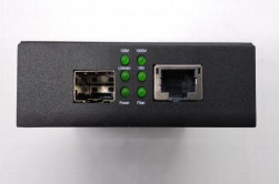 10G Unmanaged Media Converter с портами SFP+ и RJ45